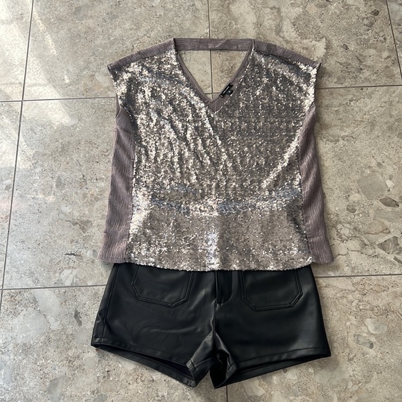 STELLA & DOT silver sequin top - Picture 5 of 7